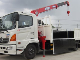 Xe tải gắn cẩu